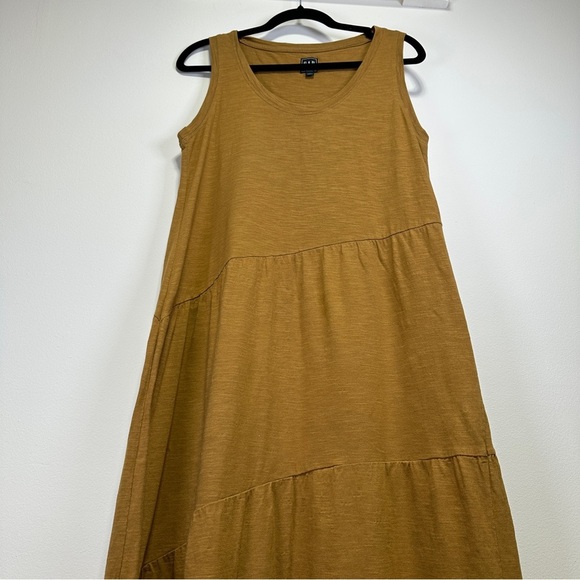 GAP | Sleevless Tiered Ruffle Midi Dress | Loose Fitting Dress - Picture 5 of 9